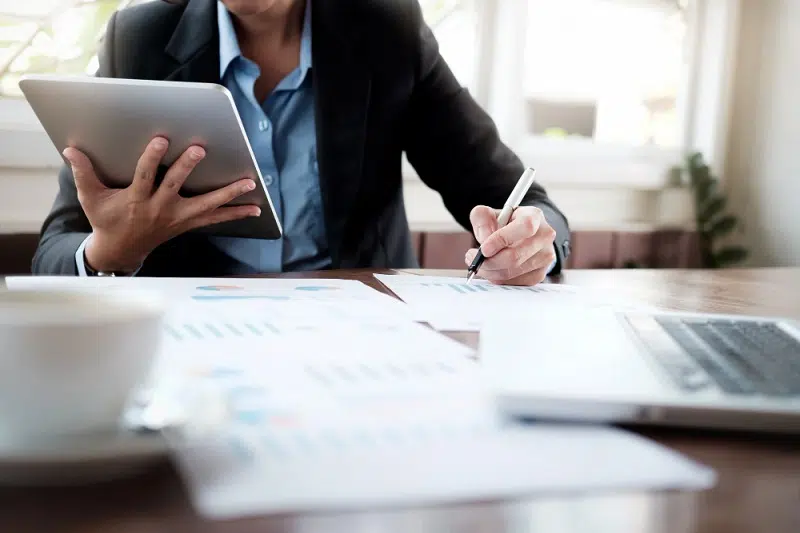 Psicólogo que atende online precisa emitir nota fiscal